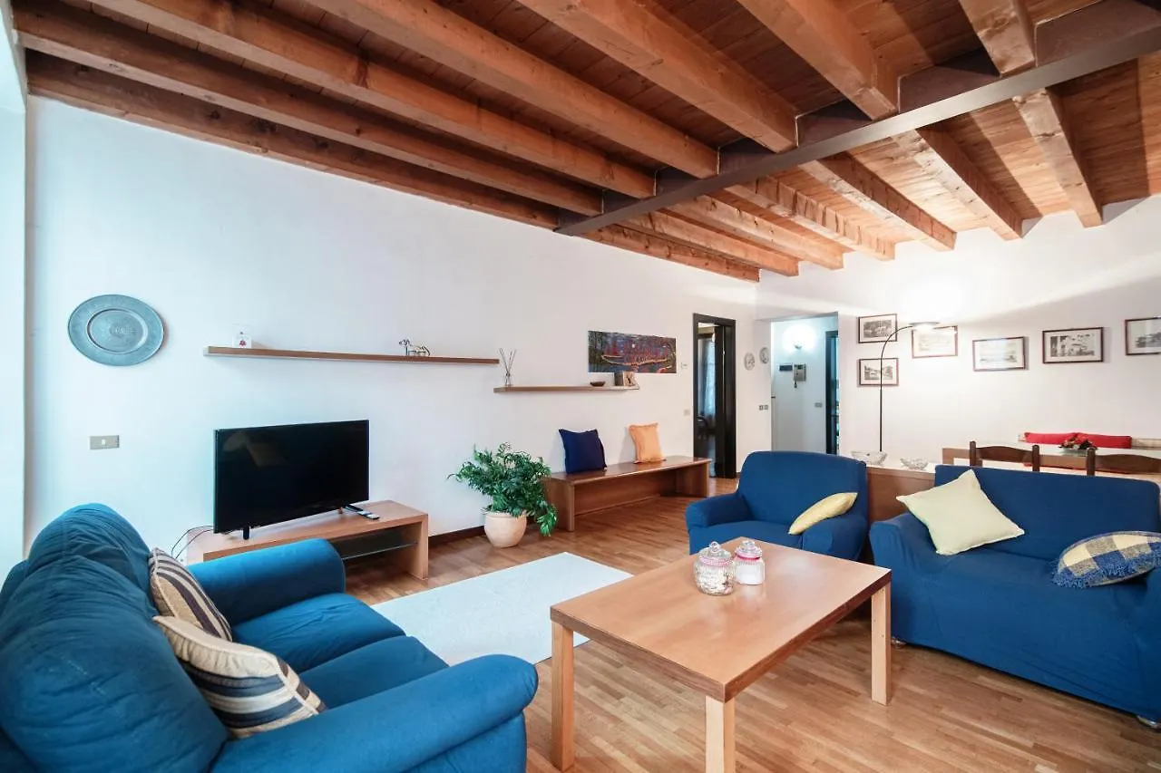Il Balcone Della Corte - Downtown Como Apartment